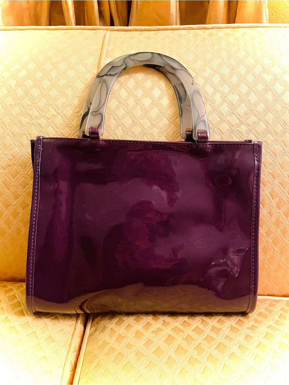 VTG Neiman Marcus Patent Tote Bag Plum Purple Handbag Marbled Lucite Handles